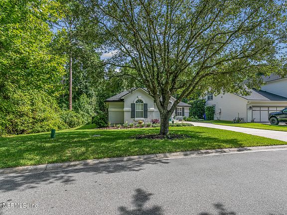 3rd image of 1140 STONEHEDGE TRAIL Lane