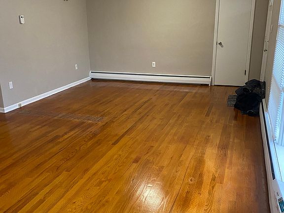 Living room/dining area