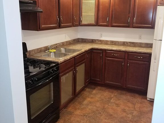 Livingroom to Kitchen
