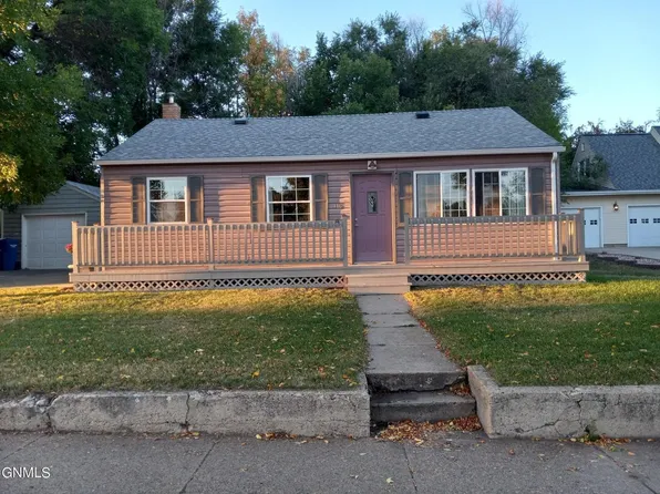 116 1st St NW, Beulah, ND 58523