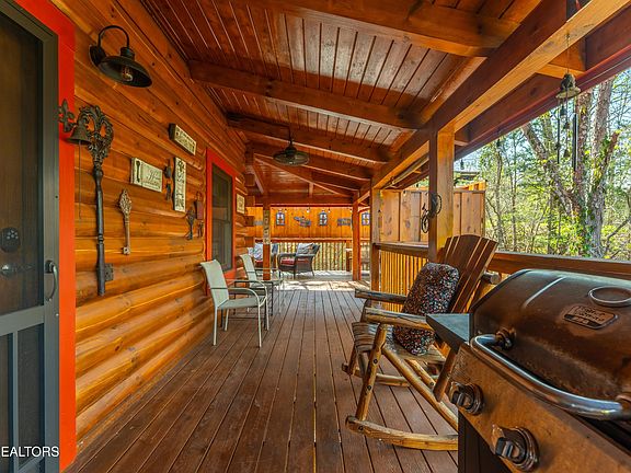 5th image of 1074 Willard Way