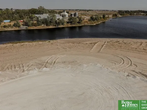 1330 Sandcherry Rd, Fremont, NE 68025