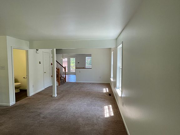 4th image of 1129 Lindsay Ln