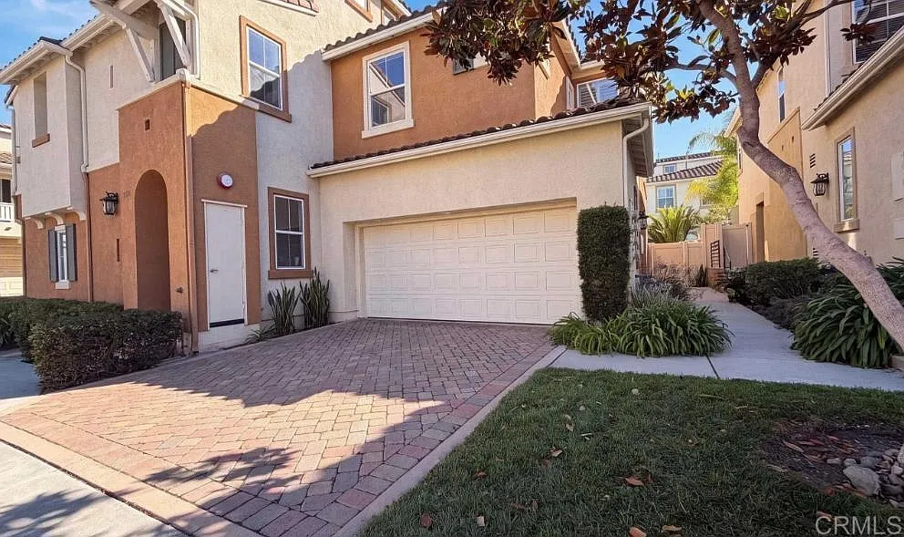 3 bed, 12.0 bath, 9999 sqft, $2,000 — Photo 1