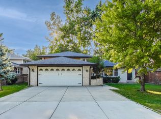 7712 Cronin Ave, Justice, IL 60458