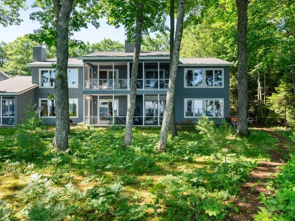 7842 State Highway 68, Indian River, MI 49749