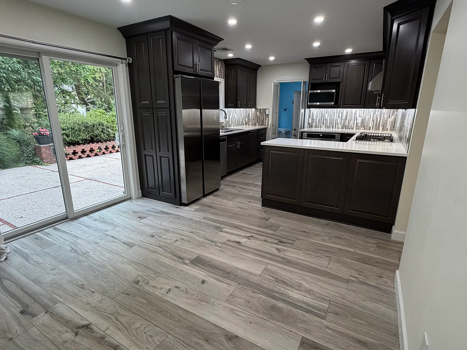 5 bed, 2492 sqft, $5,200 — Photo 3