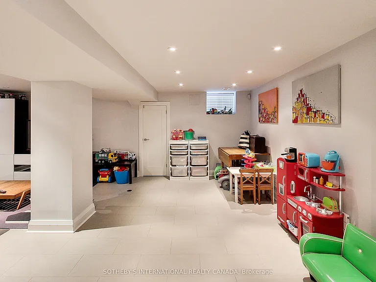 114 Westmount Ave — Photo 24