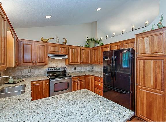 3rd image of 1010 Woodlawn Ct