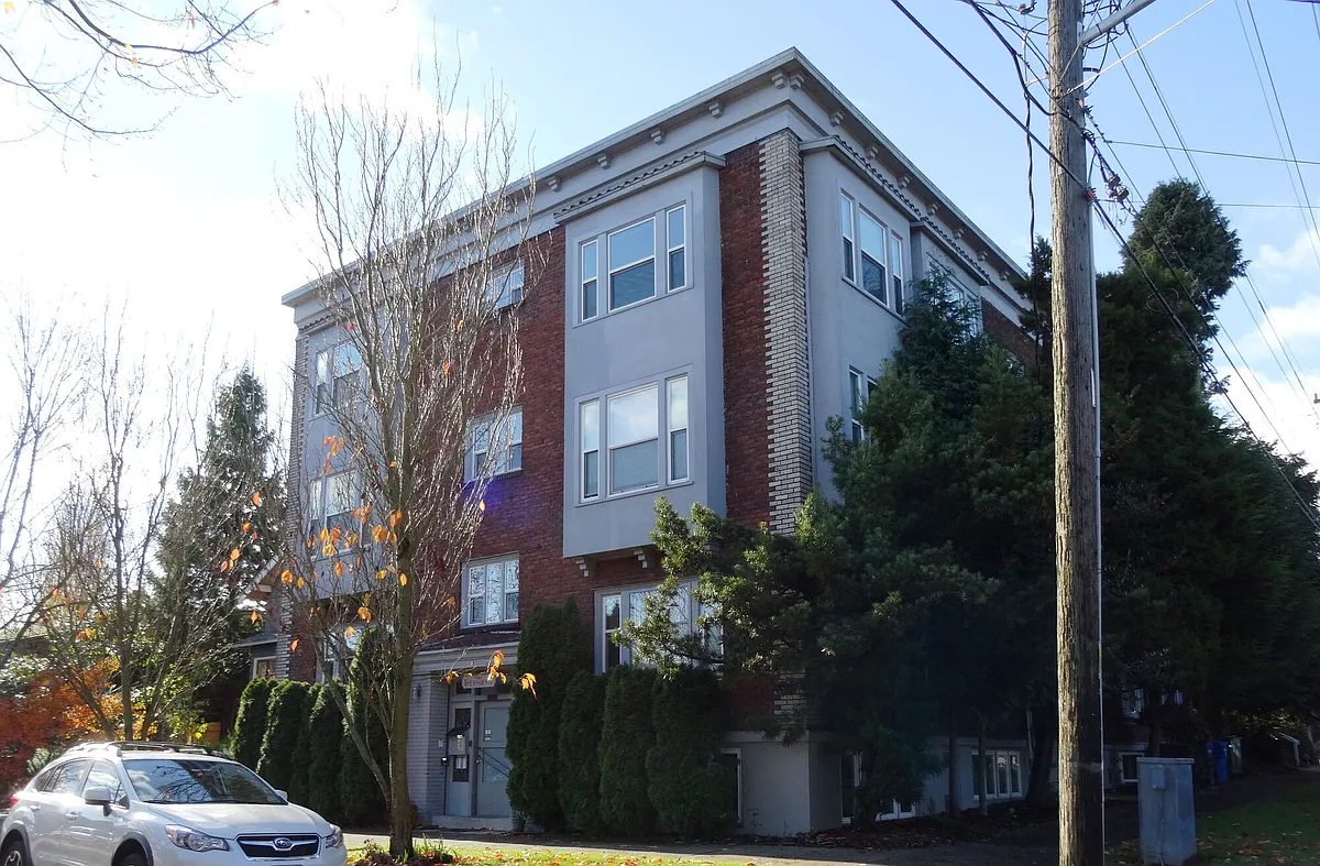 Building Photo - 535 17th Ave E