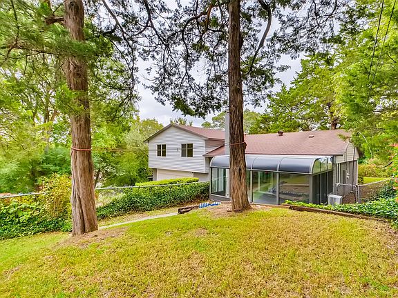 3rd image of 3829 Treeline Dr