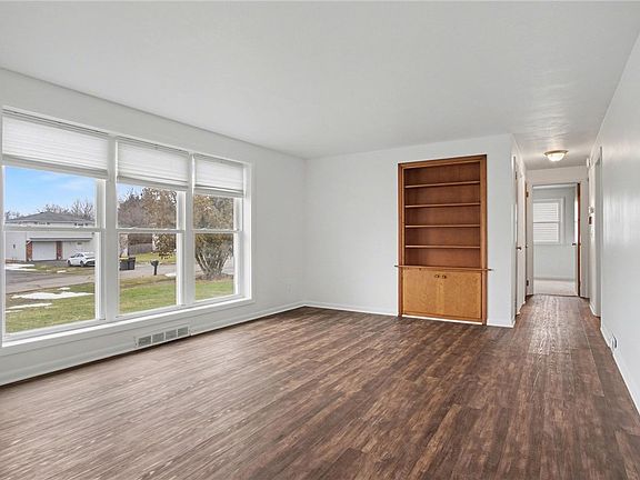 5th image of 32 Tandoi Dr