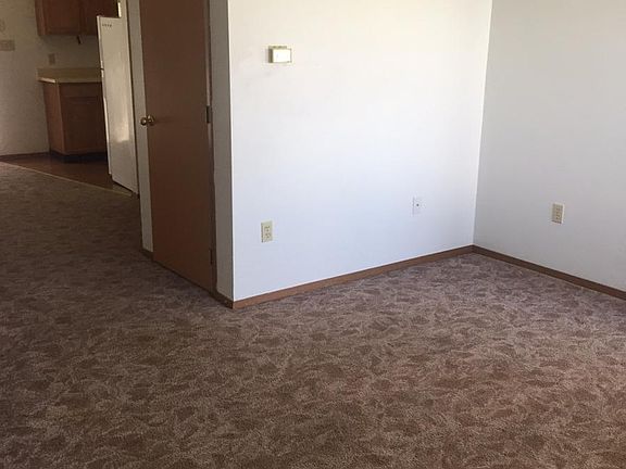 3rd image of 902 W 4th Ave