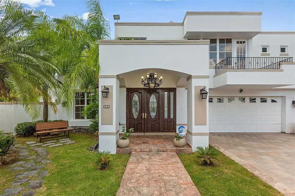 6 bed, 5.5 bath, 3866 sqft, $9,000 — Photo 2