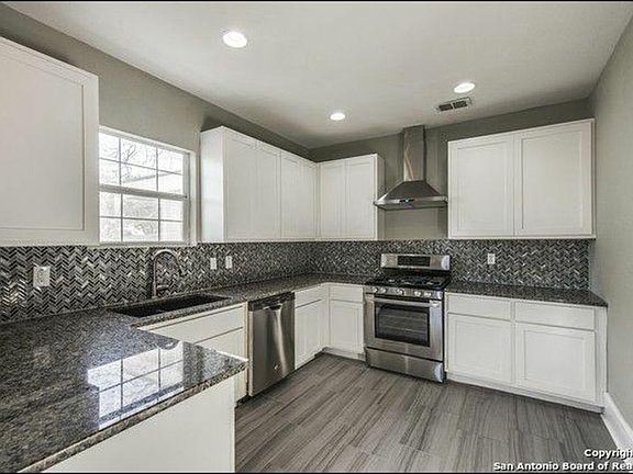 4th image of 1702 San Francisco