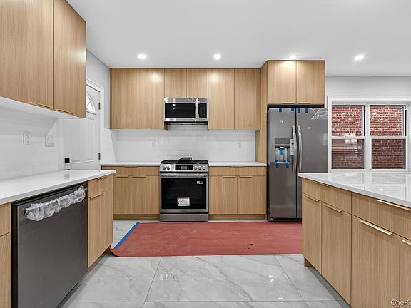 3rd image of 4058 Murdock Avenue