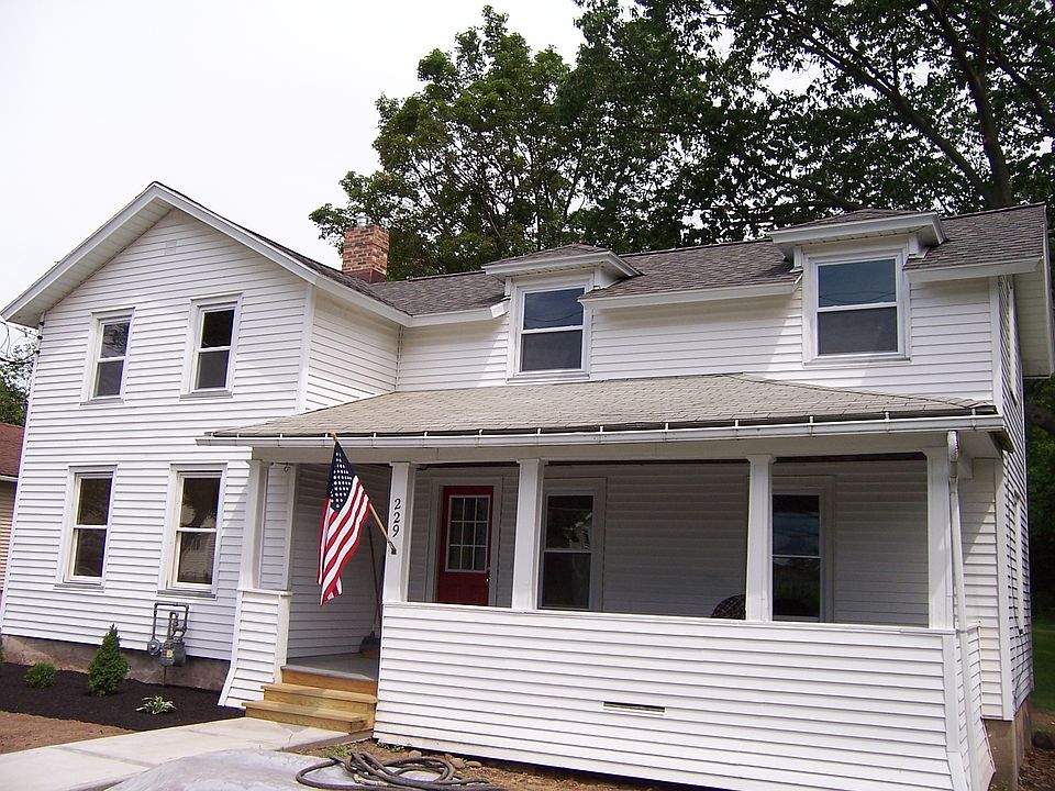1st image of 229 E Foster St