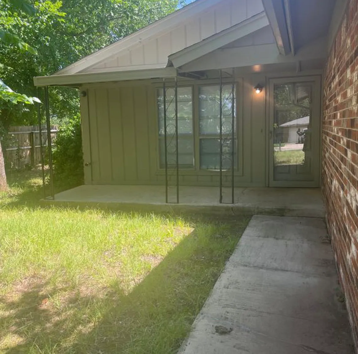 3 bed, 1172 sqft, $1,600 — Photo 1