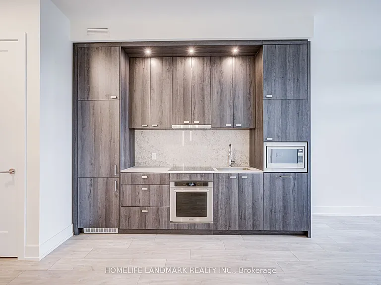 858 Dupont St #Penthouse 06 — Photo 2