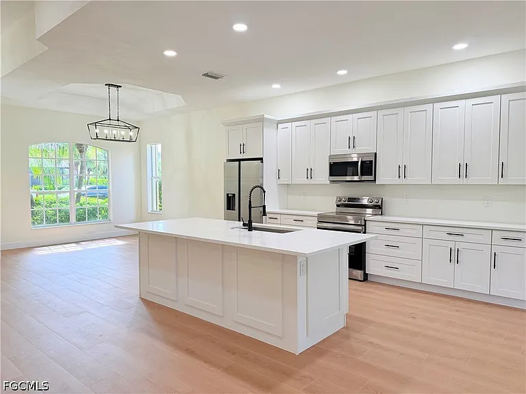 11001 Sea Tropic Ln — Photo 5