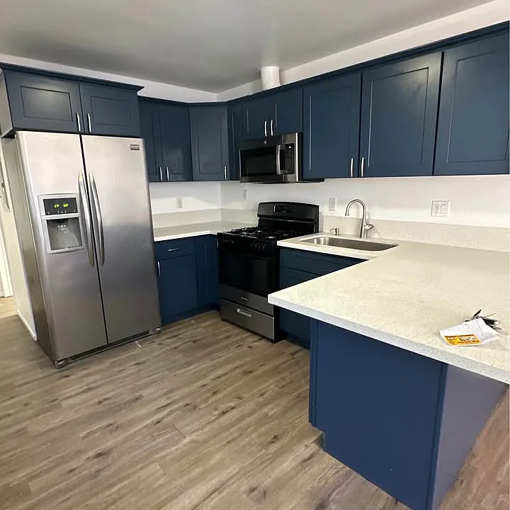 1051 3/4 W 43rd St