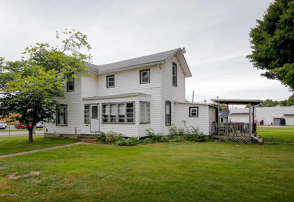 124 S Douglas Ave photo 1
