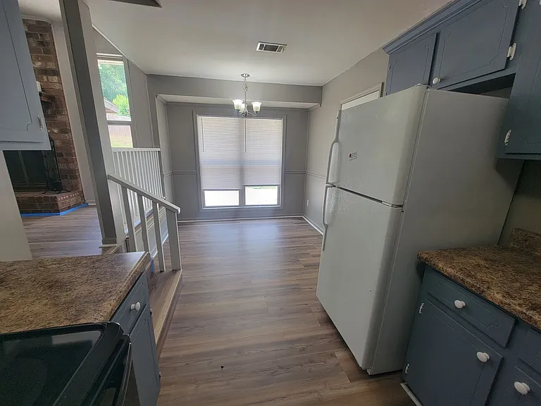 3737 Woodcock Dr — Photo 8