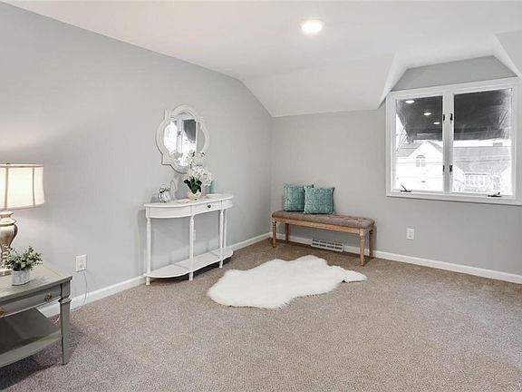 4th image of 4907 Clifton Pkwy