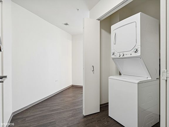 5th image of 1921 N Milwaukee Ave #3A