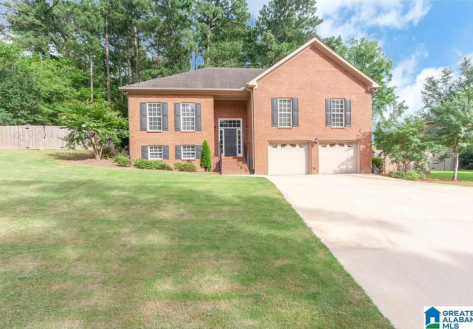 1st image of 557 Oak Dr E