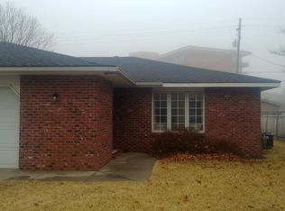 702 W 36th Ave APT A, Hutchinson, KS 67502