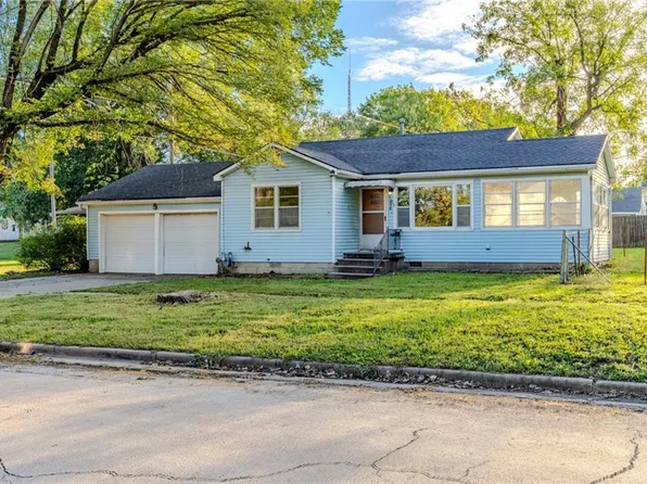404 N State St, Yates Center, KS 66783
