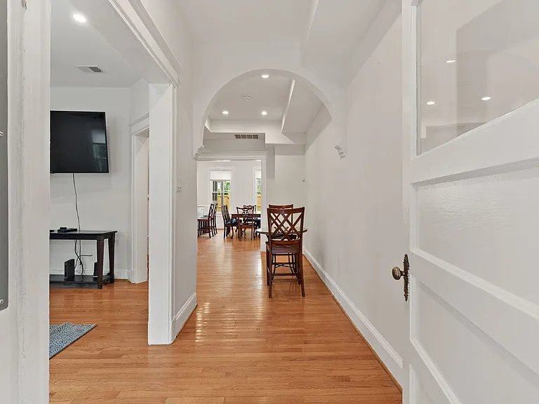 707 Quincy St NW — Photo 3