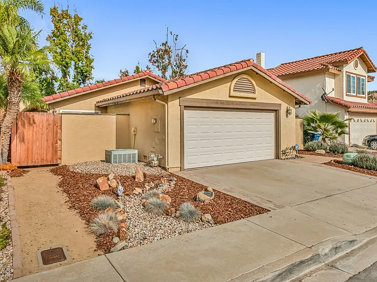 2166 Pueblo Gln — Photo 1