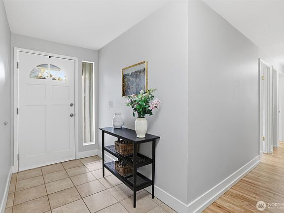 4th image of 17010 137 Place SE