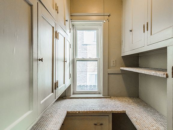 5th image of 1431 W Jarvis Ave #1
