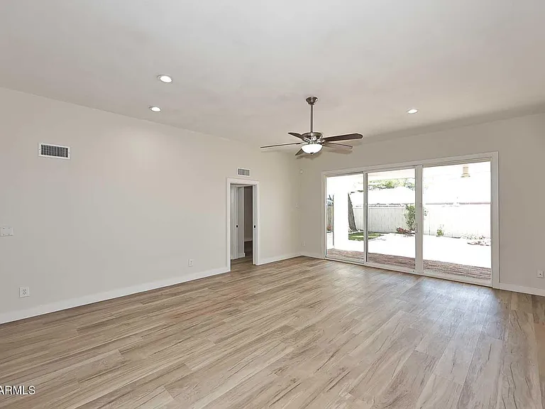 4111 N 87th Pl — Photo 8