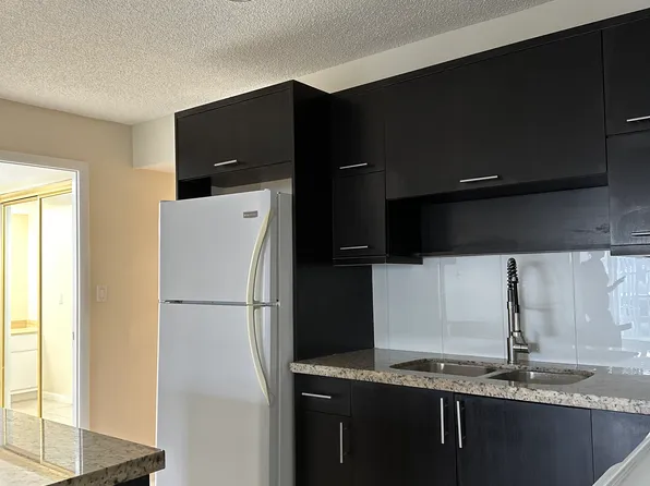 875 NE 195th St, Miami, FL 33179