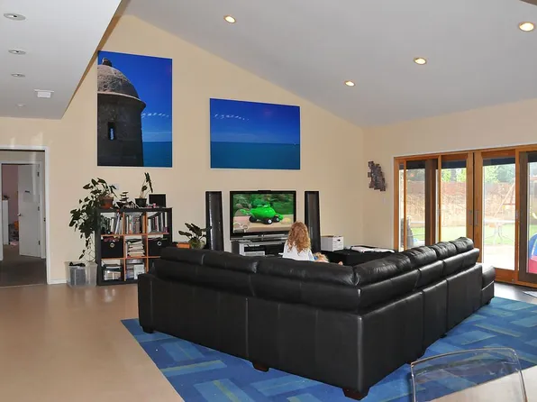 3201 S Bentley Ave, Los Angeles, CA 90034