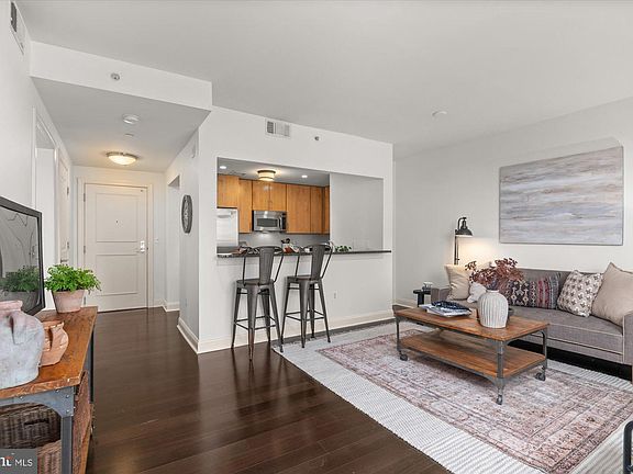 4th image of 2050 Jamieson Ave APT 1004