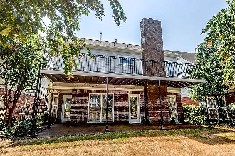 3 bed, 2.5 bath, 1890 sqft, $2,595 — Photo 2