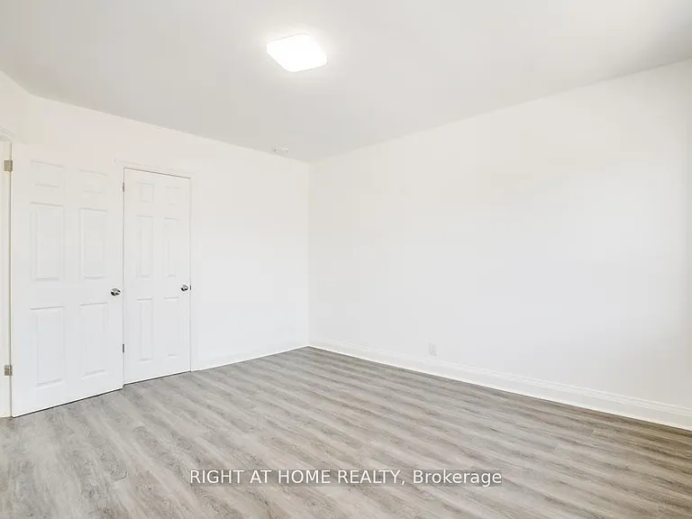 1738 Bayview Ave — Photo 10