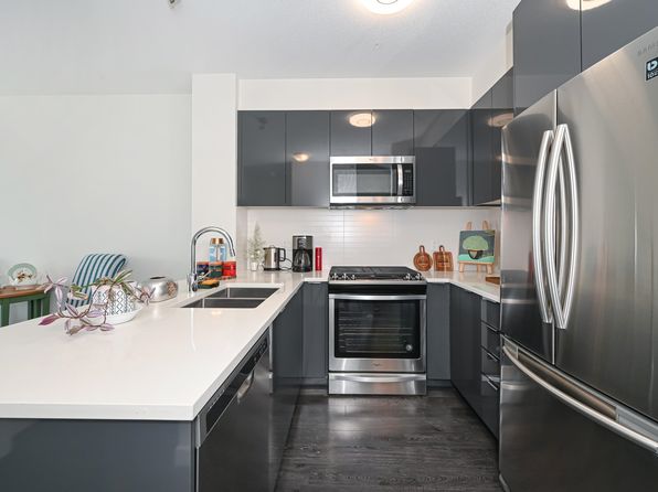 2 bedroom rental in Surrey — photo 15