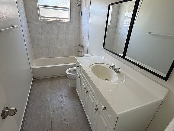 4th image of 626 SW 4th Ave #1-2