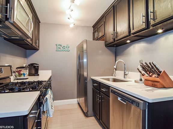 3rd image of 1180 Meadow Ln #6-305