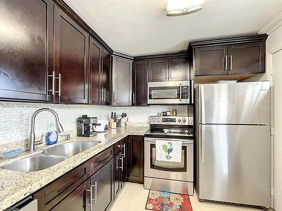 4th image of 1101 NE 191st Street #H206