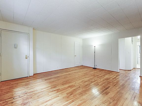 4th image of 69-06 197th St Floor 1