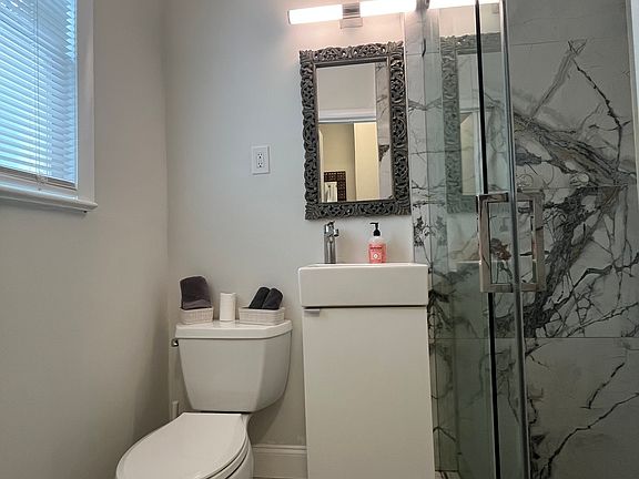 4th image of 6030 N Bayshore Dr #4