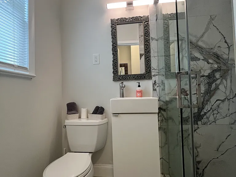 6030 N Bayshore Dr #4 — Photo 4