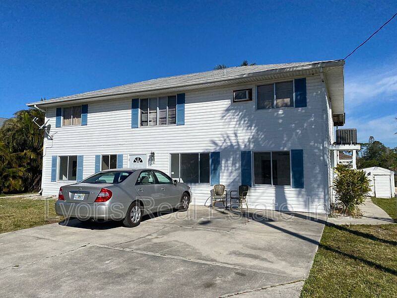 1st image of 3940 Bennett Ln APT B